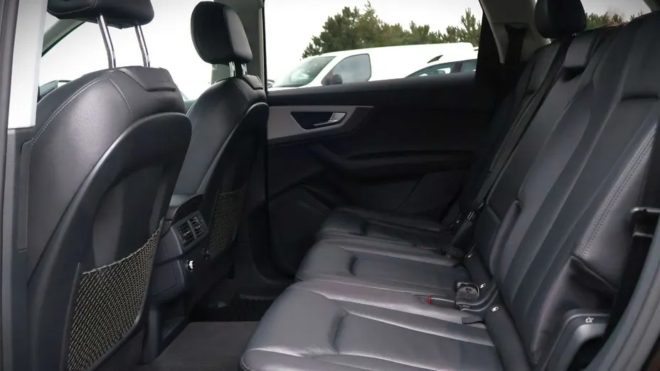 AUDI Q7 -
