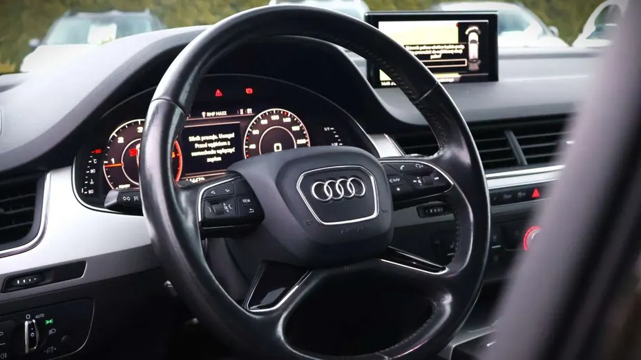AUDI Q7 -