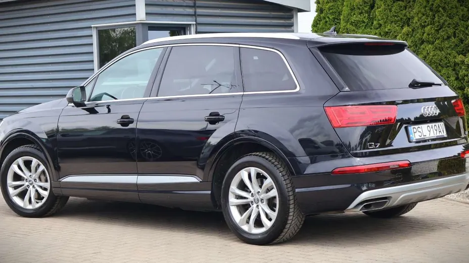 AUDI Q7 -