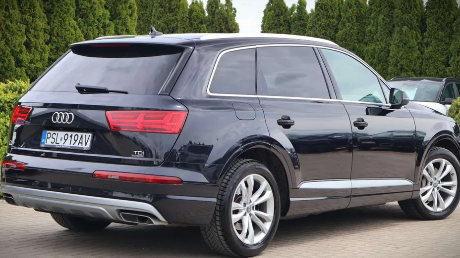 AUDI Q7 -