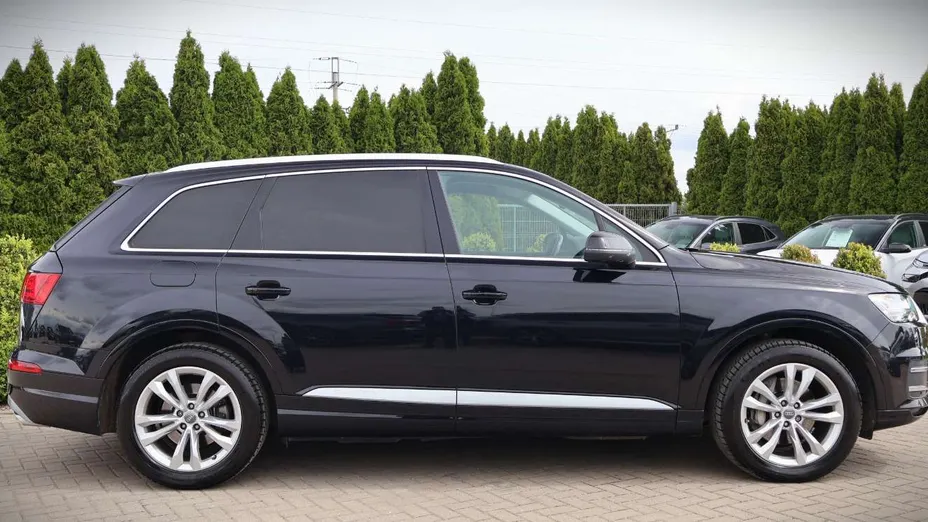 AUDI Q7 -