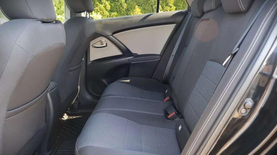 TOYOTA Avensis -