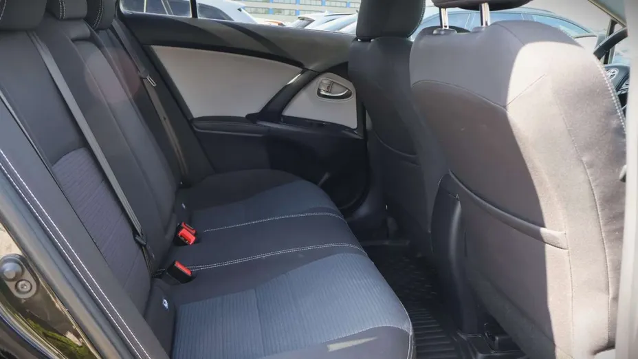TOYOTA Avensis -
