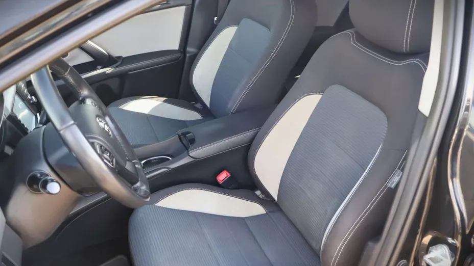 TOYOTA Avensis -