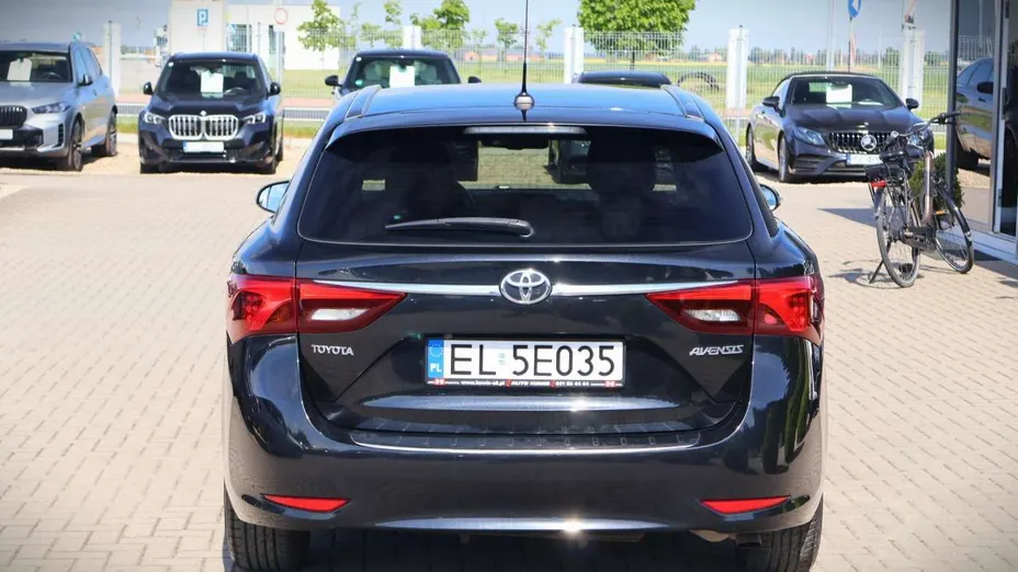 TOYOTA Avensis -