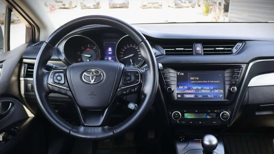 TOYOTA Avensis -