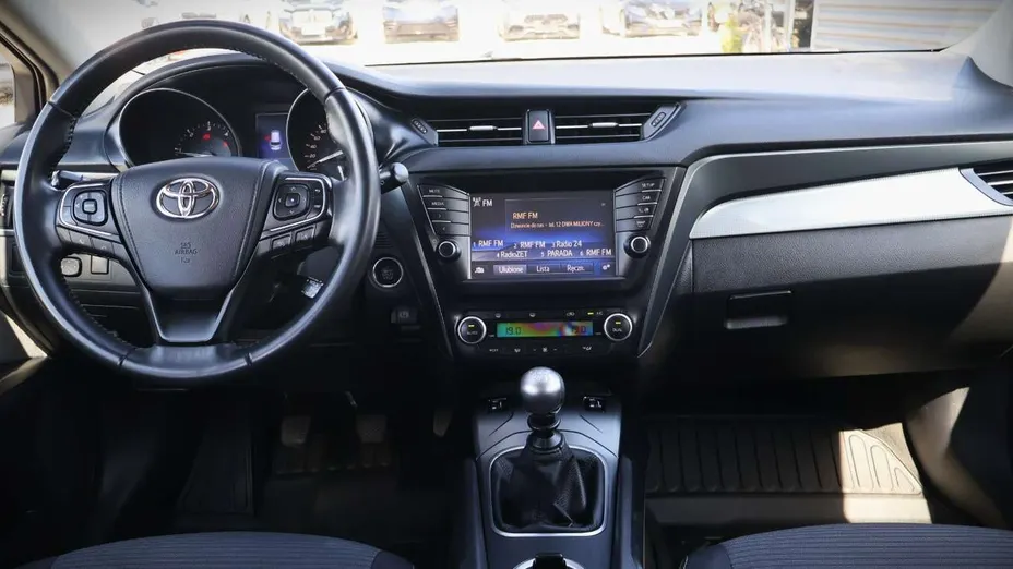 TOYOTA Avensis -