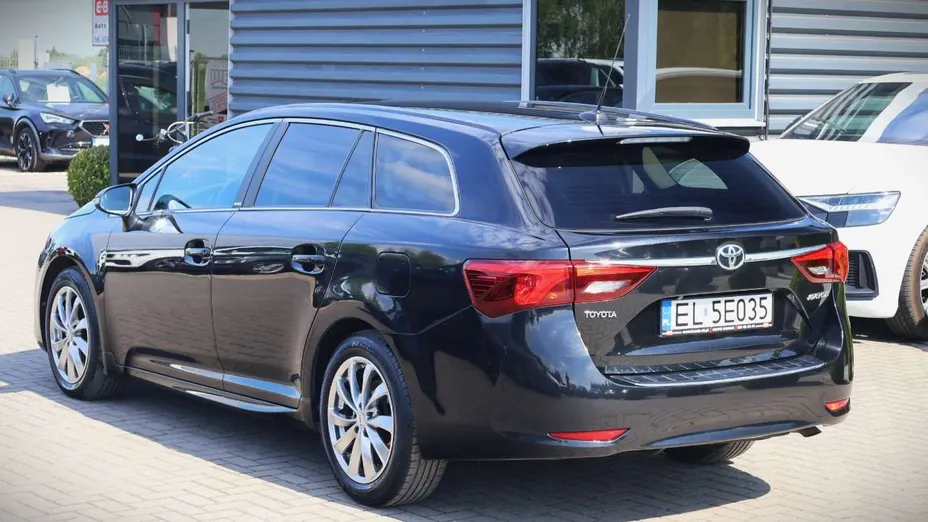TOYOTA Avensis -