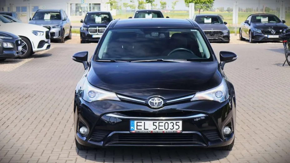 TOYOTA Avensis -
