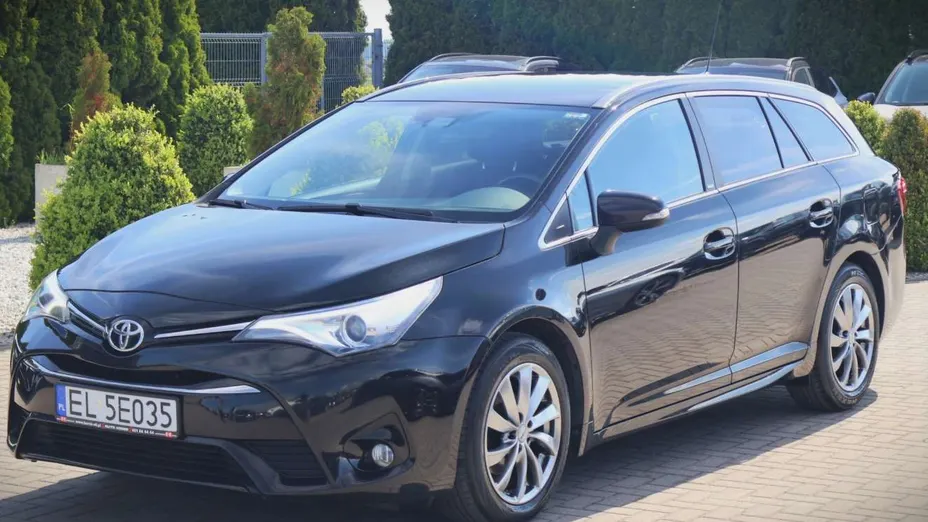 TOYOTA Avensis -