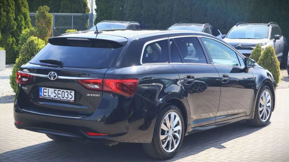 TOYOTA Avensis -