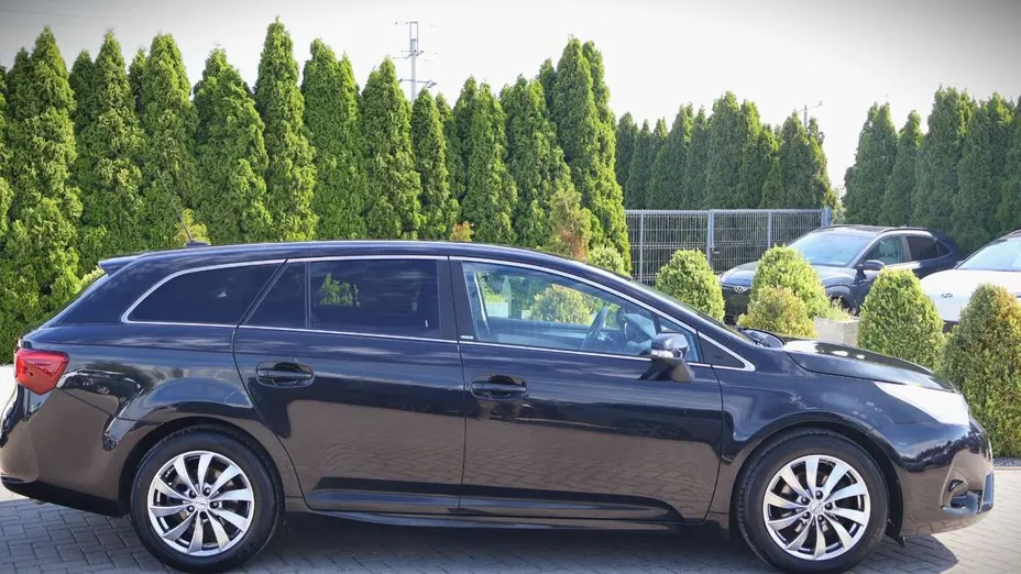 TOYOTA Avensis -