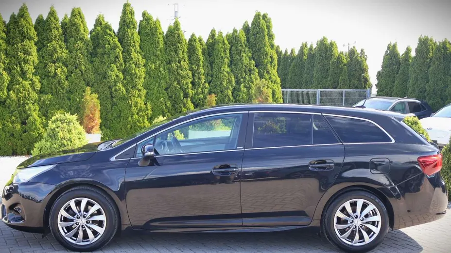 TOYOTA Avensis -