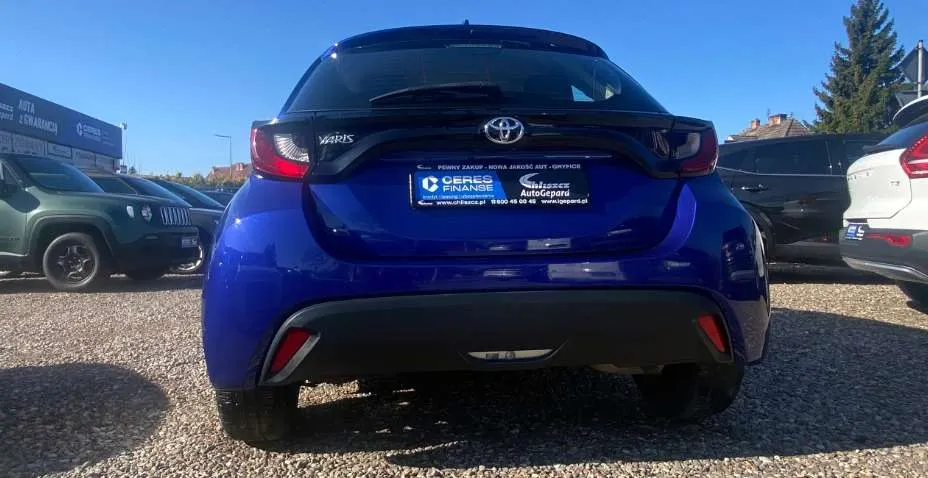 TOYOTA Yaris -