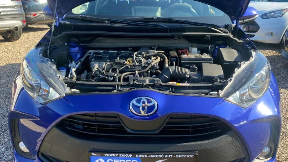 TOYOTA Yaris -