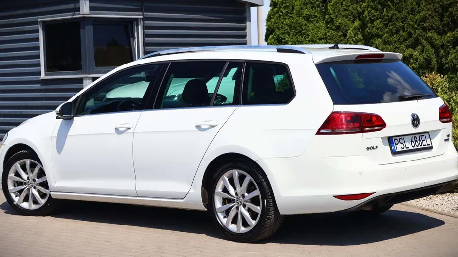 VOLKSWAGEN Golf -