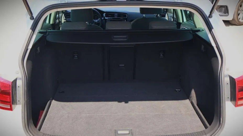 VOLKSWAGEN Golf -