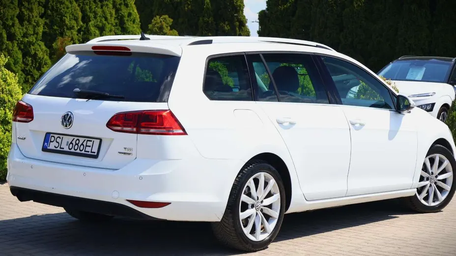 VOLKSWAGEN Golf -