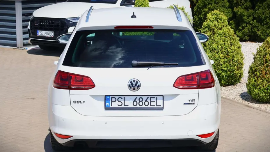 VOLKSWAGEN Golf -