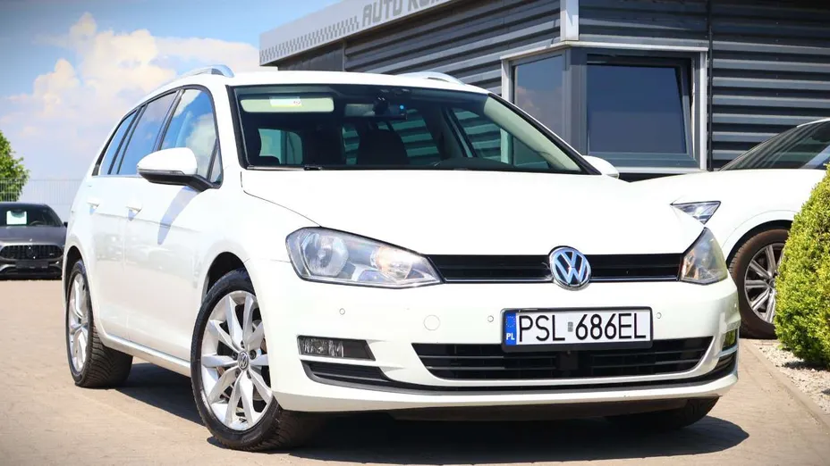 VOLKSWAGEN Golf -