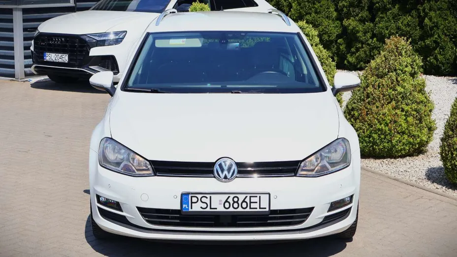 VOLKSWAGEN Golf -