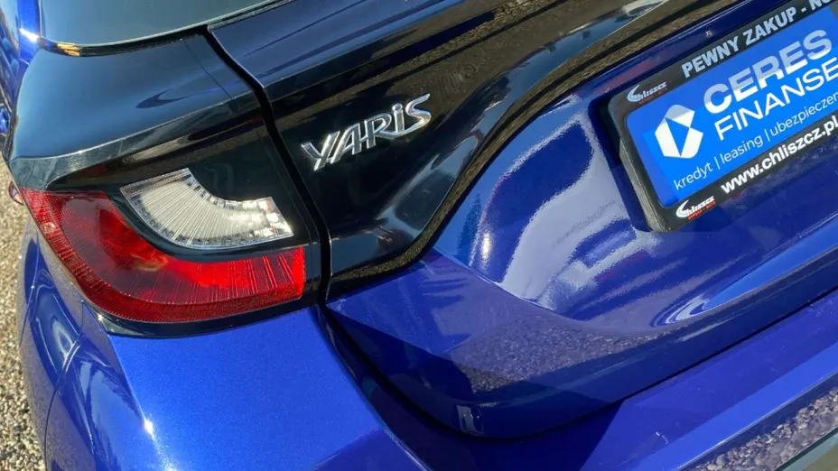 TOYOTA Yaris -