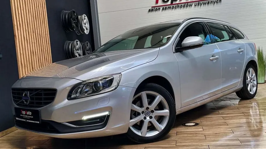 VOLVO V60 -