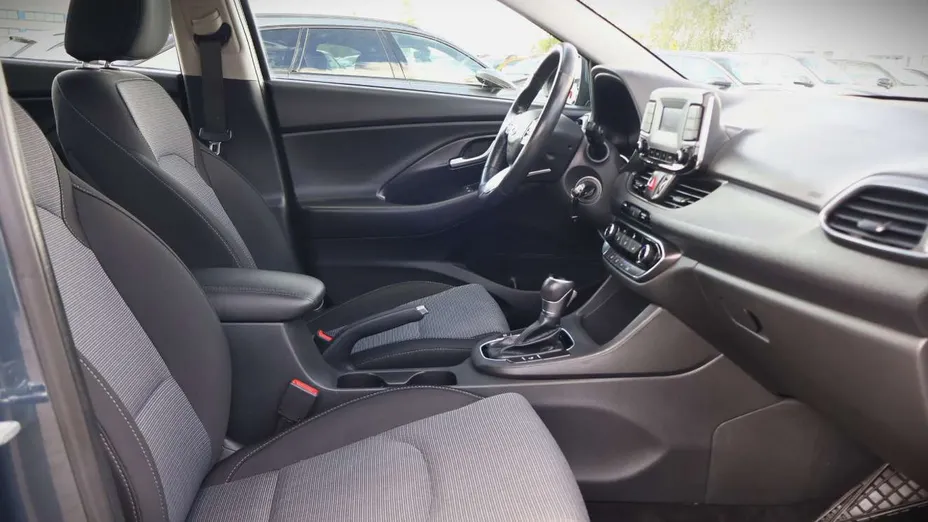 HYUNDAI i30 -