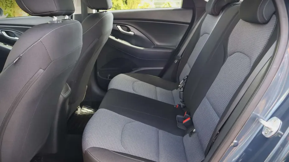 HYUNDAI i30 -