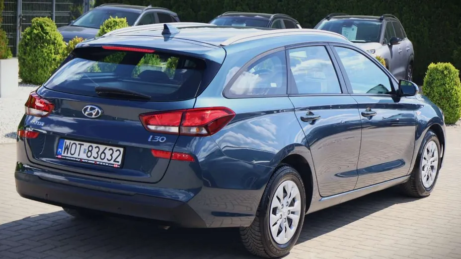 HYUNDAI i30 -