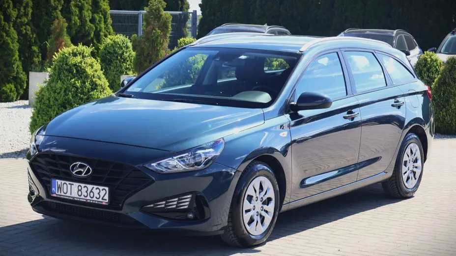 HYUNDAI i30 -