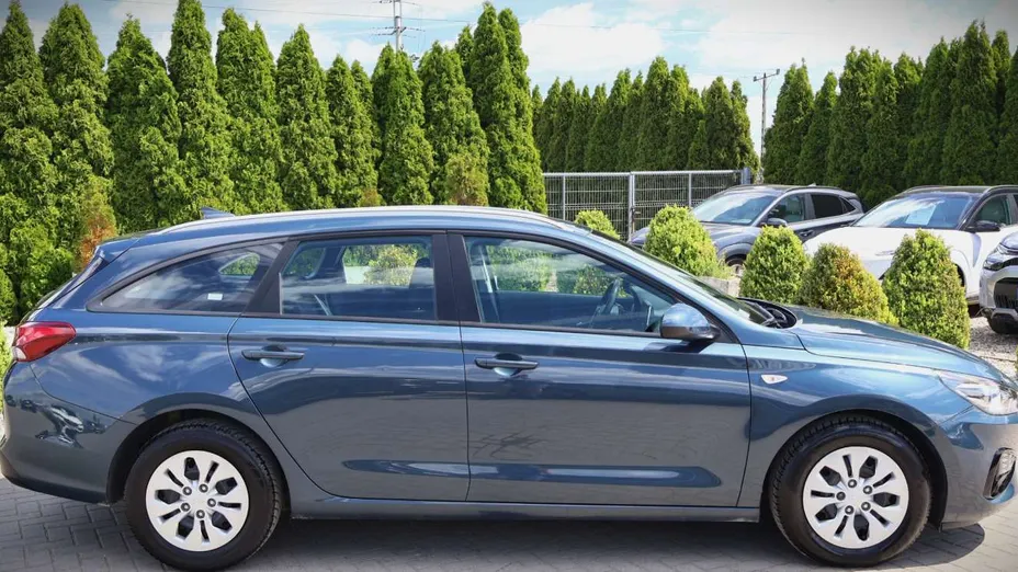 HYUNDAI i30 -