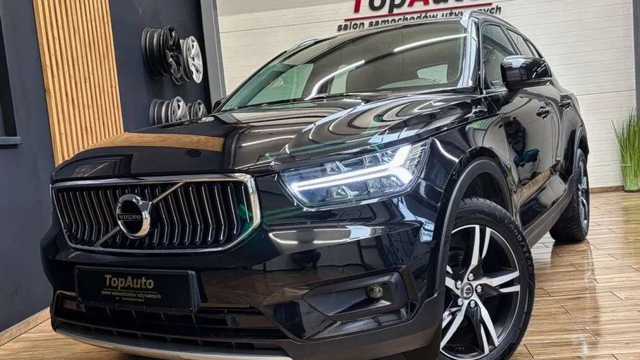 VOLVO XC40 -