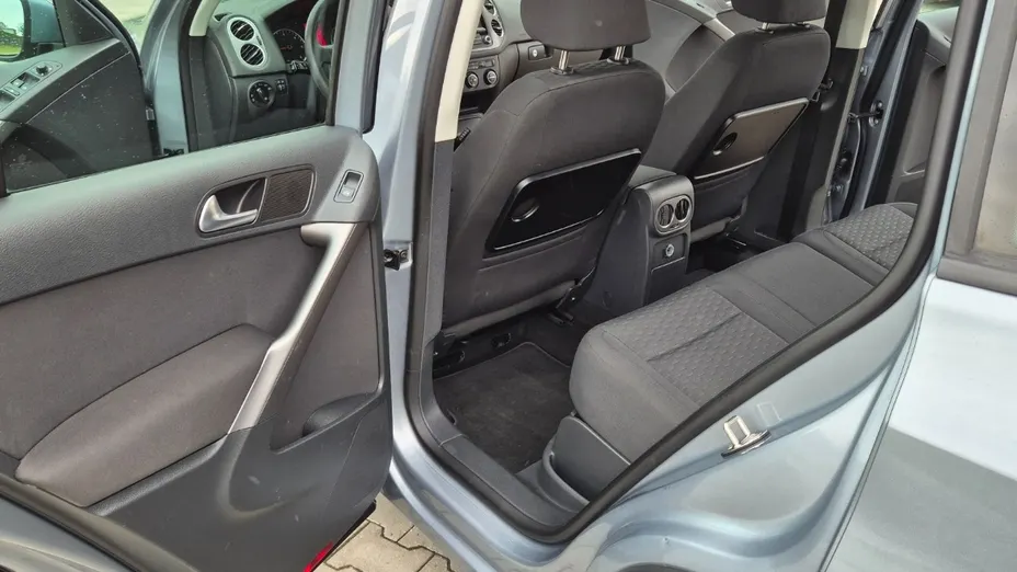 VOLKSWAGEN Tiguan -