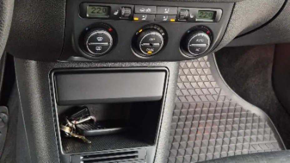 VOLKSWAGEN Tiguan -