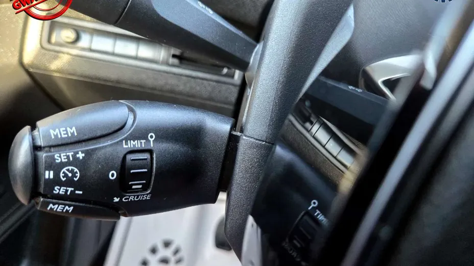 PEUGEOT 3008 -