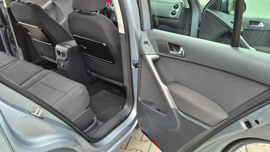 VOLKSWAGEN Tiguan -