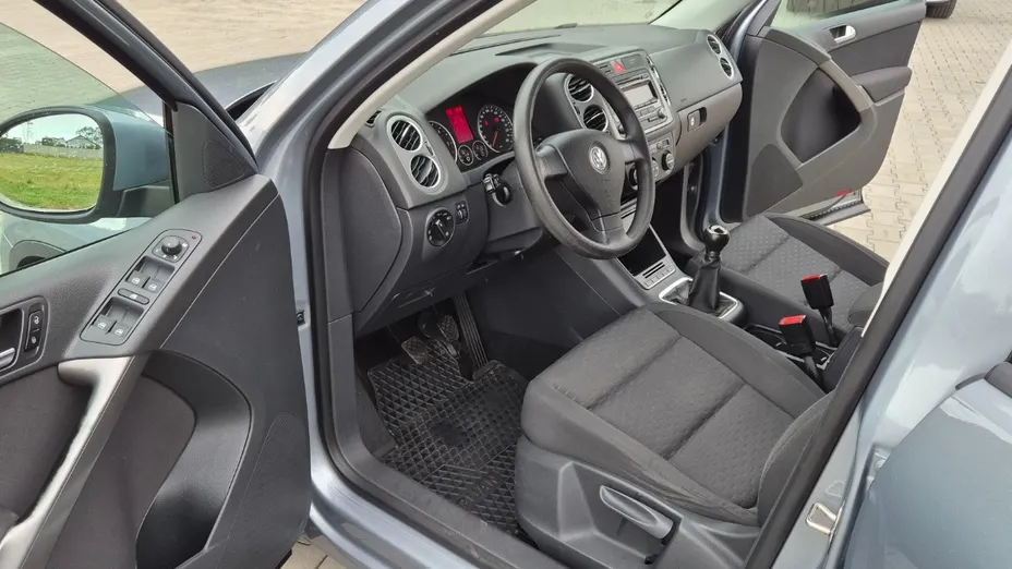VOLKSWAGEN Tiguan -