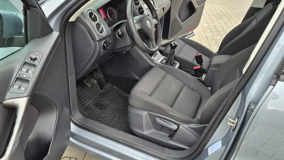 VOLKSWAGEN Tiguan -
