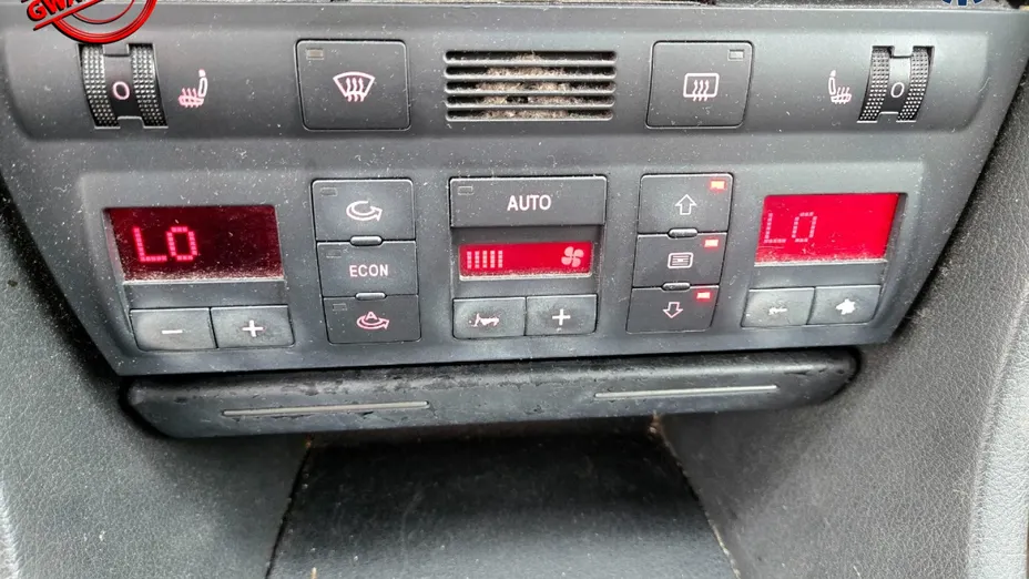 AUDI A6 -