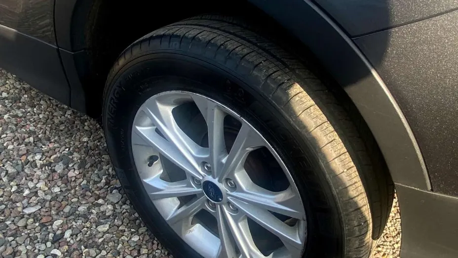 FORD Escape -