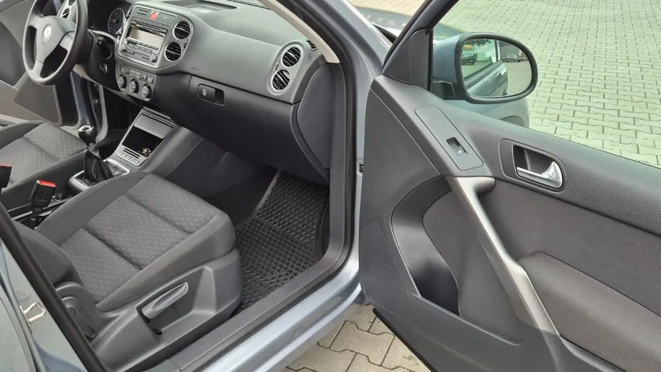 VOLKSWAGEN Tiguan -