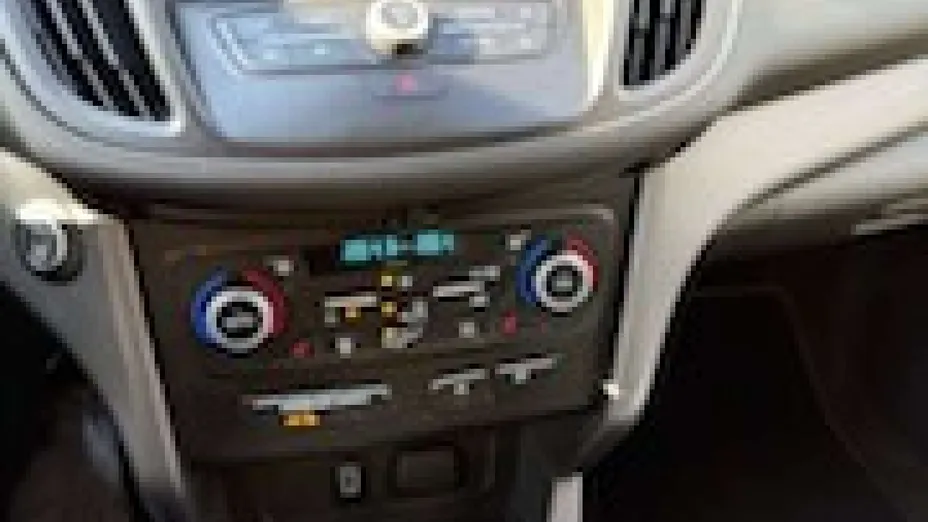 FORD Escape -