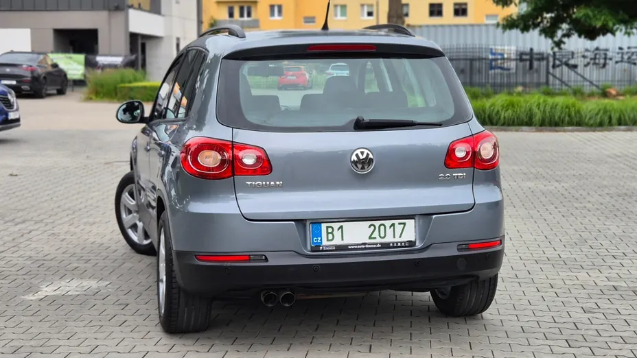 VOLKSWAGEN Tiguan -