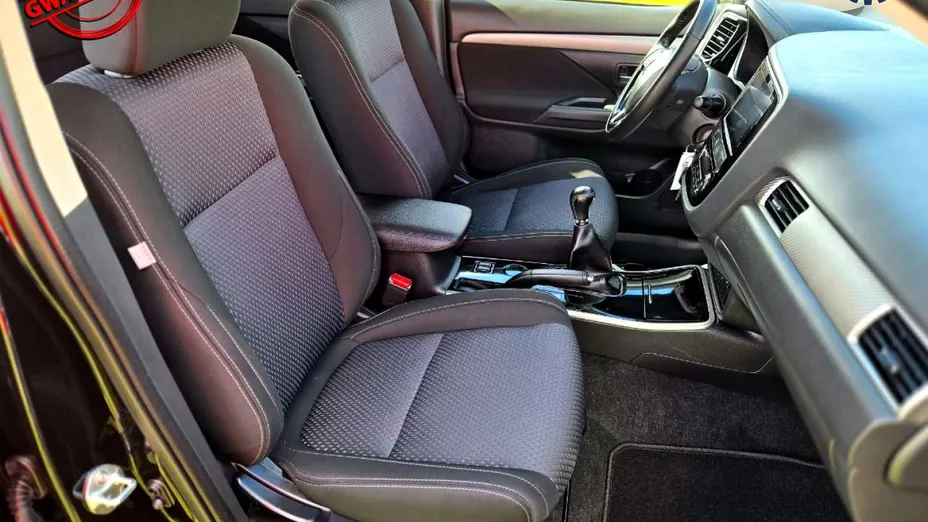 MITSUBISHI Outlander -