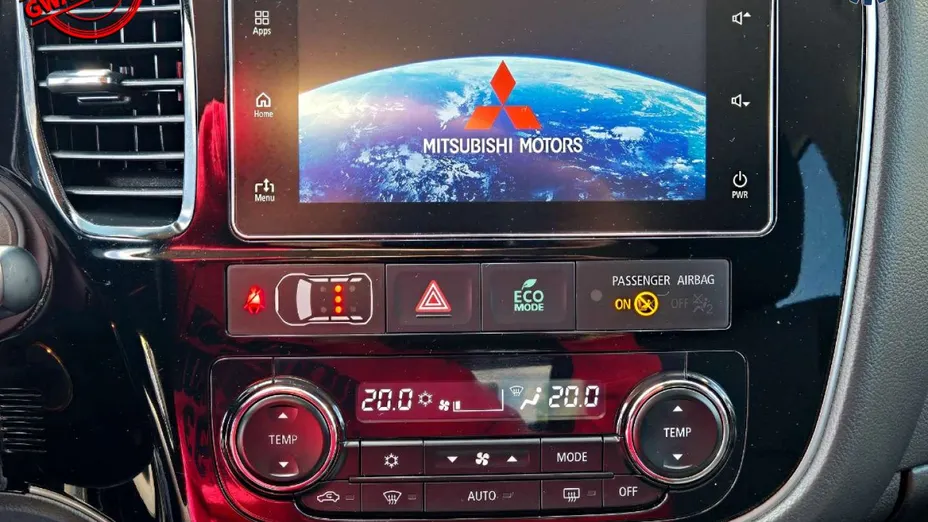 MITSUBISHI Outlander -