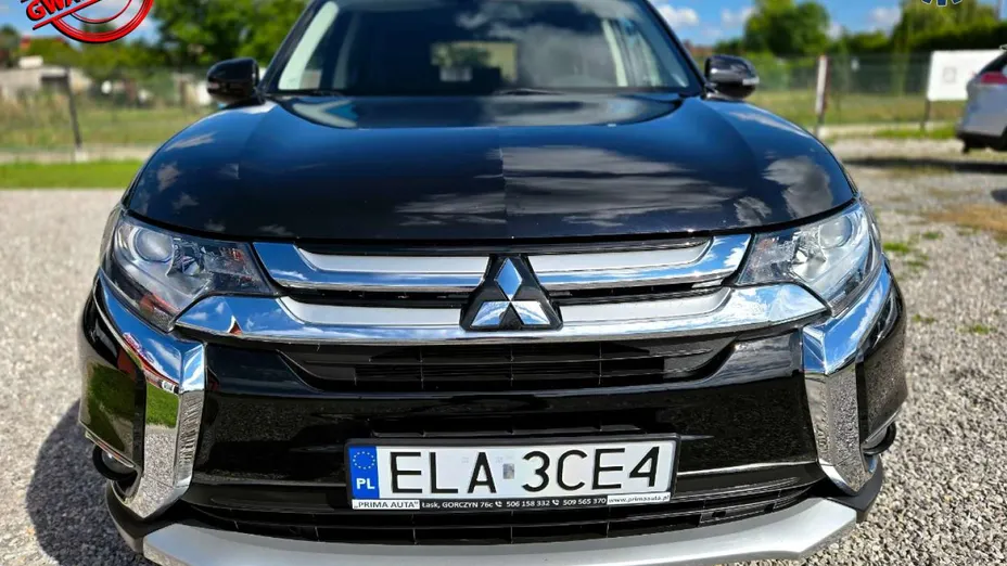 MITSUBISHI Outlander -