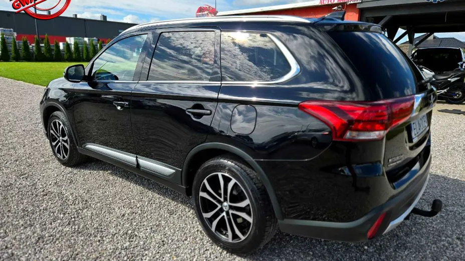 MITSUBISHI Outlander -