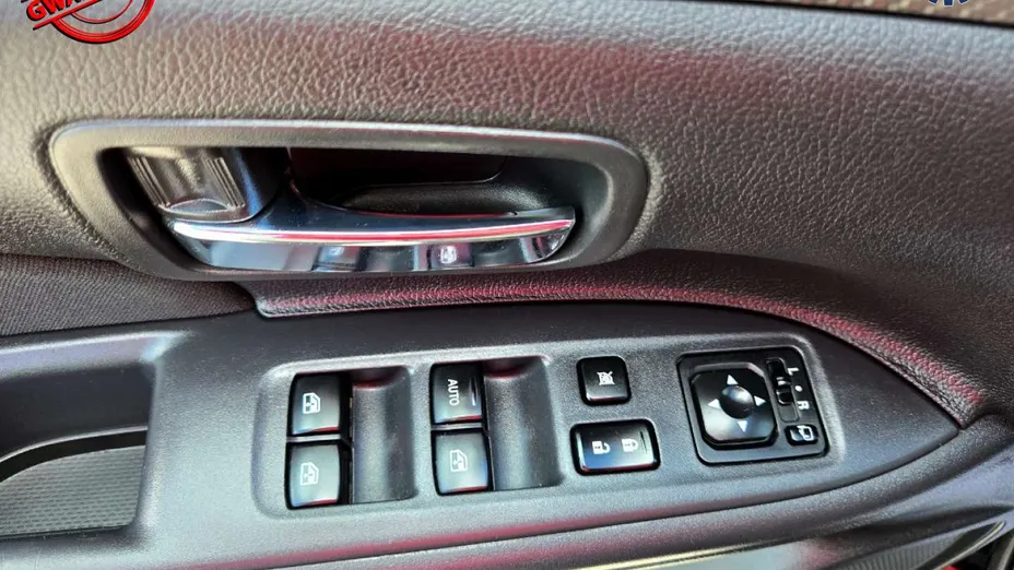 MITSUBISHI Outlander -