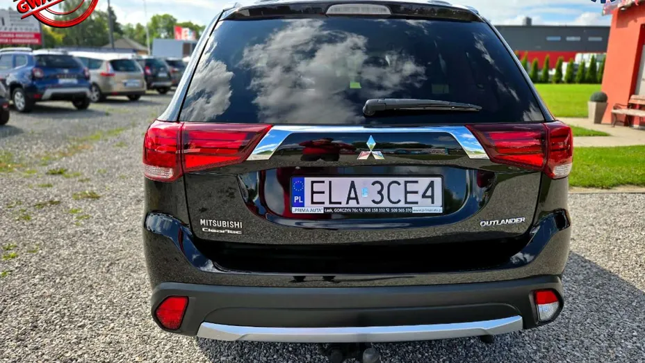 MITSUBISHI Outlander -